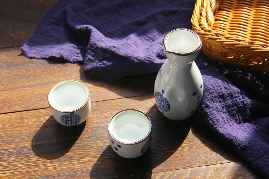 飲下半盞流光，與盛夏言和